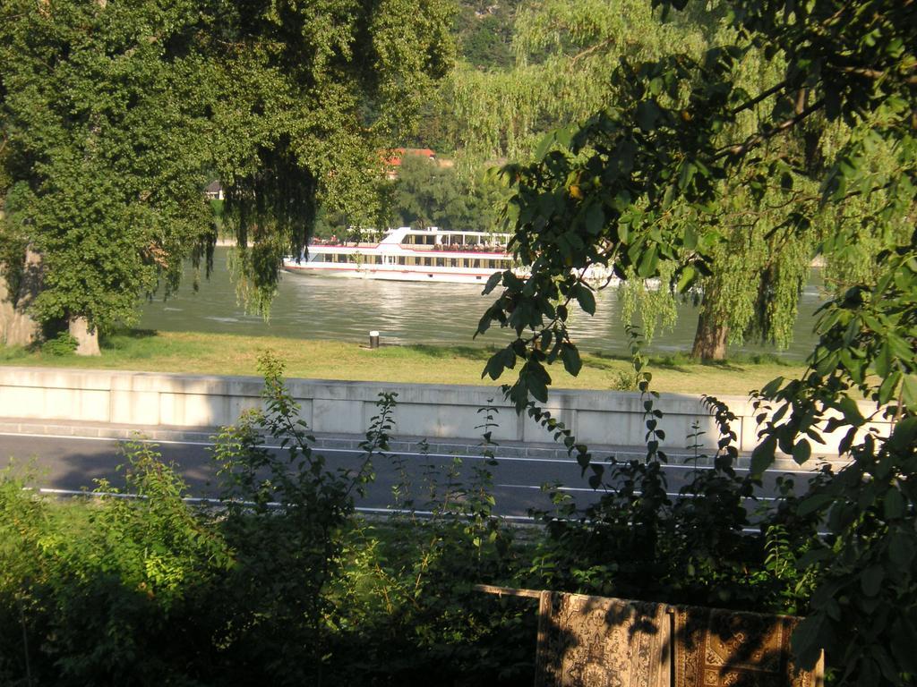 Weinbau-Gaestezimmer Martin Und Eva Maria Jamek Weißenkirchen in der Wachau Eksteriør billede